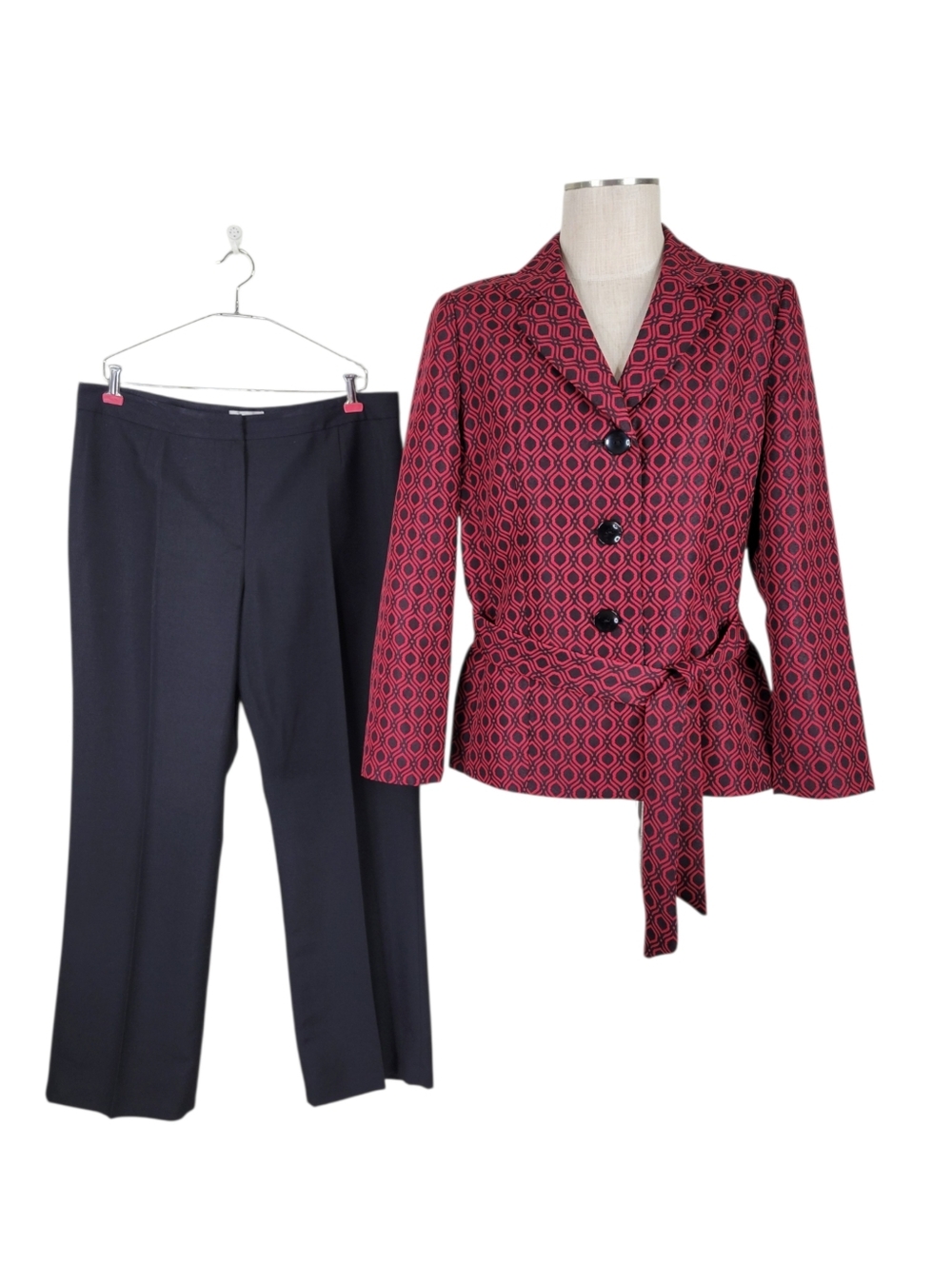 Le Suit Pant Suit Size 14P Red Black Blazer Solid Black Pleated Pants Belt Lined - Picture 2 of 11